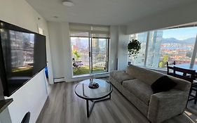 Luxury Condo With Jacuzzi Pool & Sauna In Prime Location